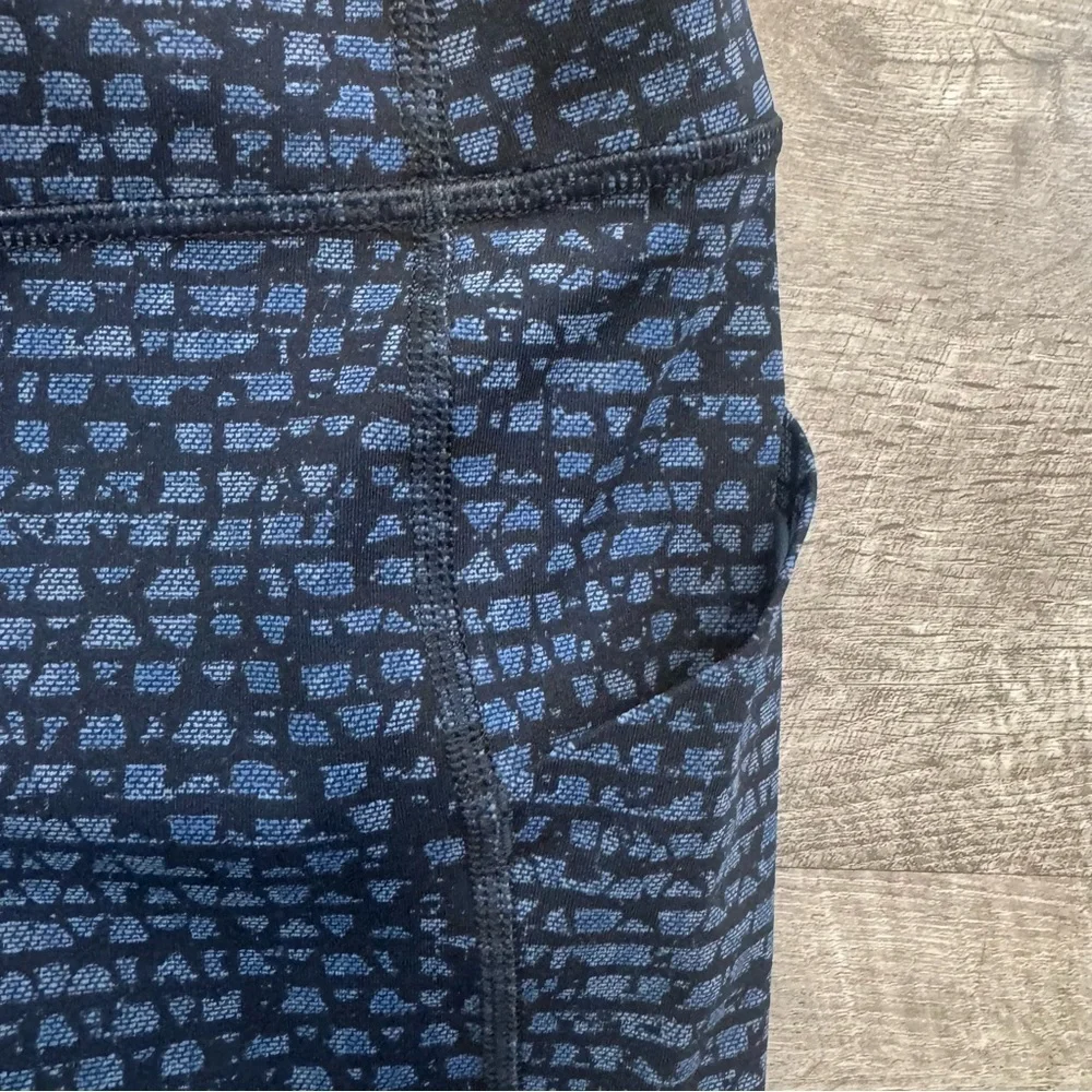 Lululemon Pace Rival Cropped Legging Blue/Black Womens Sz. 6